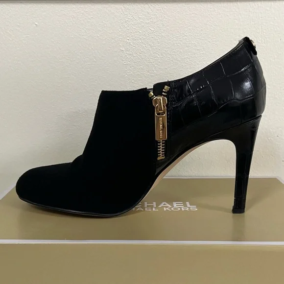 Michael Kors Sammy Black Ankle Boot - Picture 1 of 5